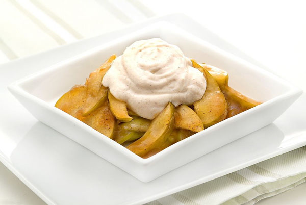 Baked apples with cinnamon and yogurt